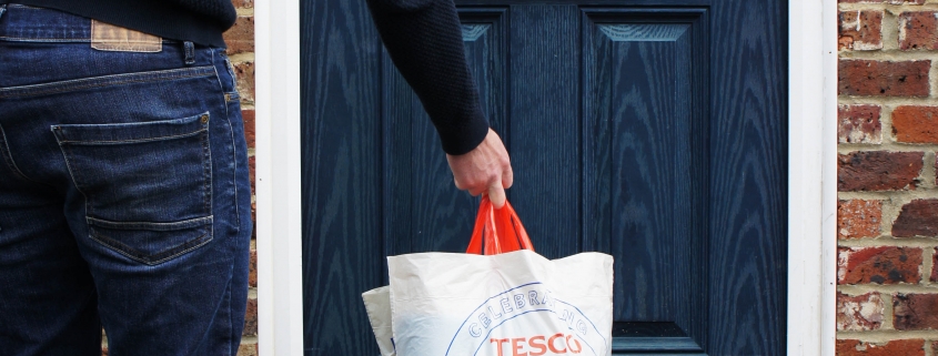 Volunteers delivers shopping